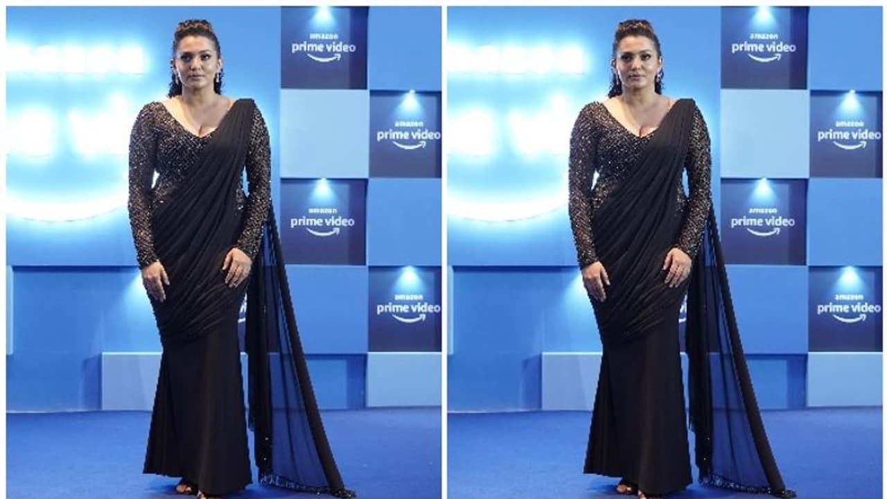 Parvathy Thiruvothu : കറുത്ത സാരിയിൽ അതീവ സുന്ദരിയായി പാർവതി തിരുവോത്ത്; വെെറലായി ചിത്രം