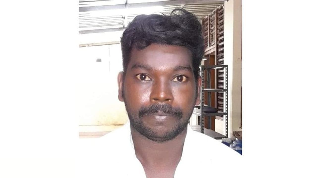 കൊല്ലത്ത് നടുറോഡിൽ വിദ്യാർത്ഥിനിയെ കയറിപ്പിടിച്ച യുവാവ് അറസ്റ്റിൽ കൊല്ലത്ത് നടുറോഡിൽ വിദ്യാർത്ഥിനിയെ കയറിപ്പിടിച്ച യുവാവ് അറസ്റ്റിൽ