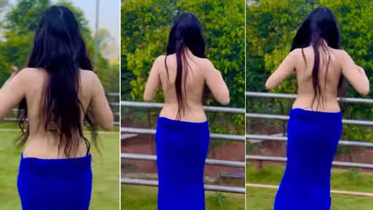 टॉपलेस हो बालों को संवारती घूम रही थी उर्फी जावेद जैसे ही अचानक पलटी टिक गई हर किसी की निगाहें टॉपलेस हो बालों को संवारती घूम रही थी उर्फी जावेद जैसे ही अचानक पलटी टिक गई हर किसी की निगाहें