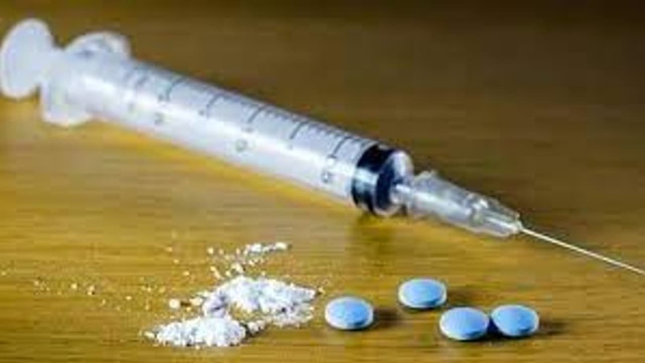 சென்னையில் போதைப்பொருள் சப்ளை.. பறிமுதல் செய்யப்பட்ட 1,200 மாத்திரை, 100 ஊசி மருத்து.. விசாரணையில் பகீர்.. 