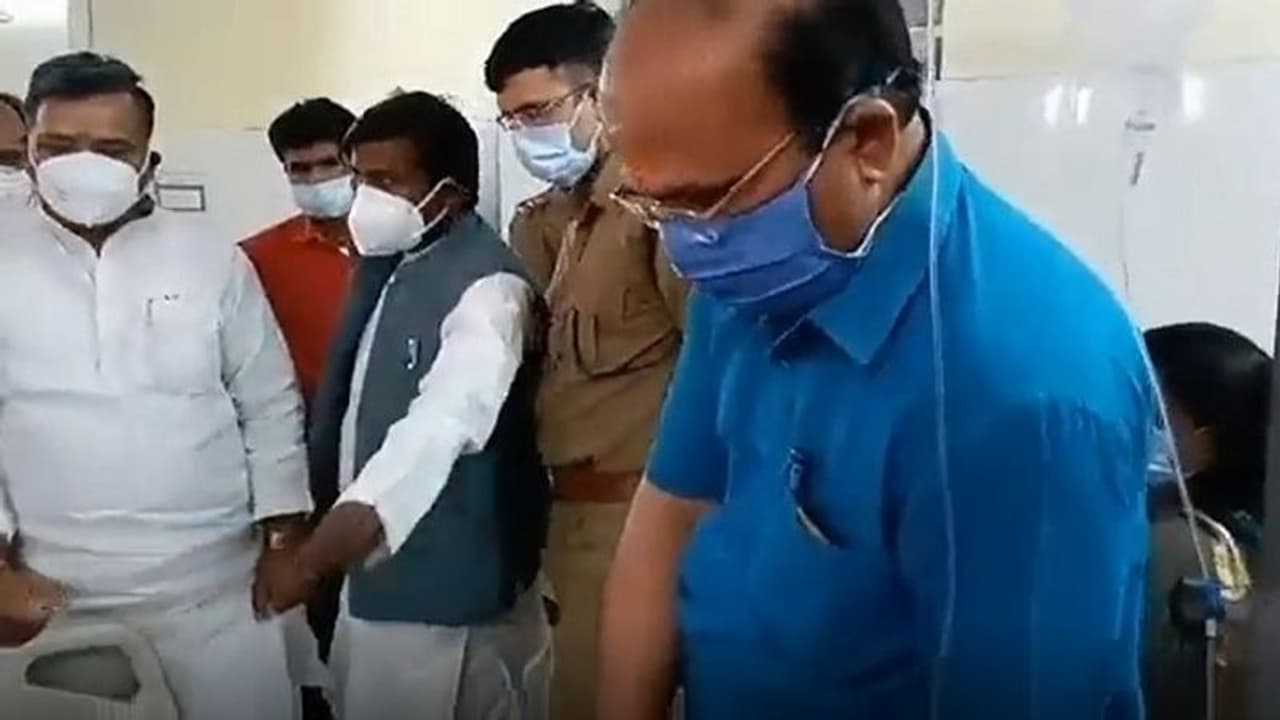 मंत्री जी निरीक्षण पर पहुंचे तो डॉक्टर करने लगे मुर्दे का इलाज, जानिए क्या है पूरा मामला 