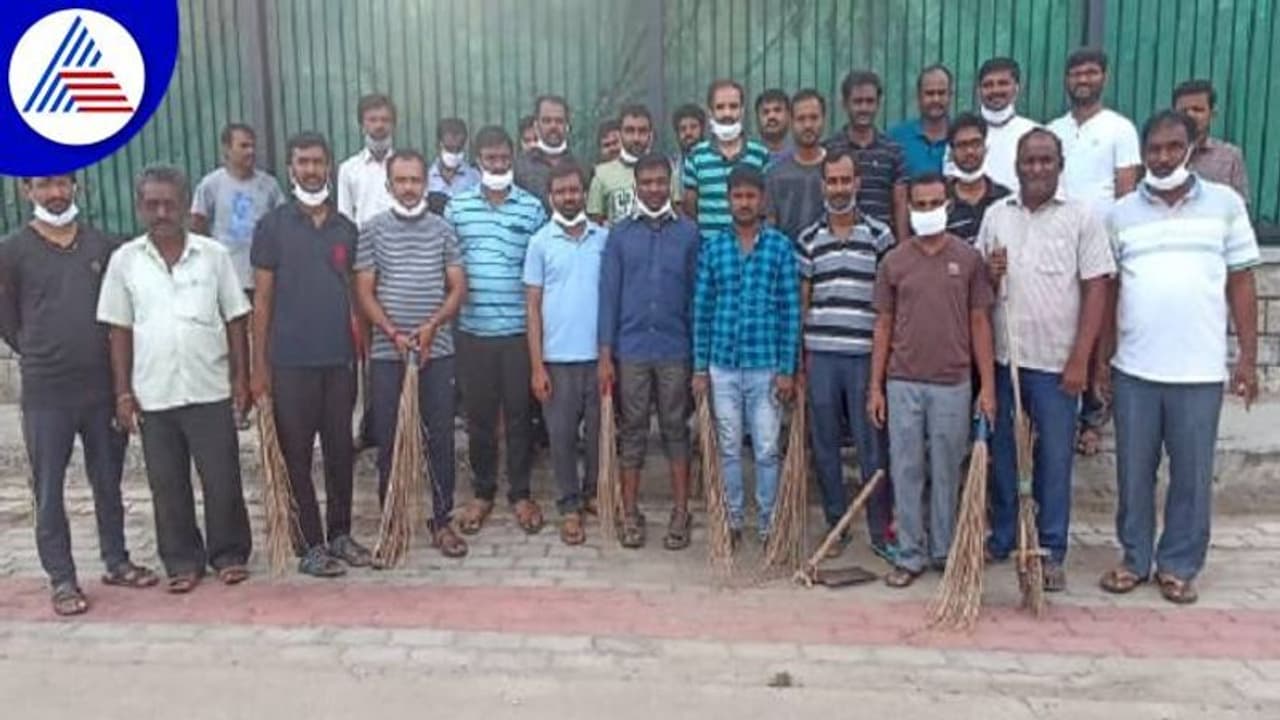 Koppal: ಉಪನ್ಯಾಸಕರ ಕೈಲಿ ಚಾಕ್ ಪೀಸ್ ಬದಲು ಕಸಬರಿಗೆ: ಏನಿದು..?