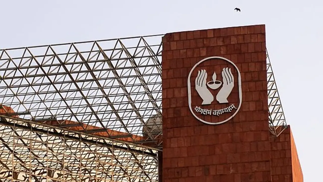 lic Share : முதலுக்கே மோசம் வந்திருமா? வரலாற்று சரிவில் LIC சந்தை மதிப்பு : கண்ணீரில் முதலீட்டாளர்கள் lic Share : முதலுக்கே மோசம் வந்திருமா? வரலாற்று சரிவில் LIC சந்தை மதிப்பு : கண்ணீரில் முதலீட்டாளர்கள்