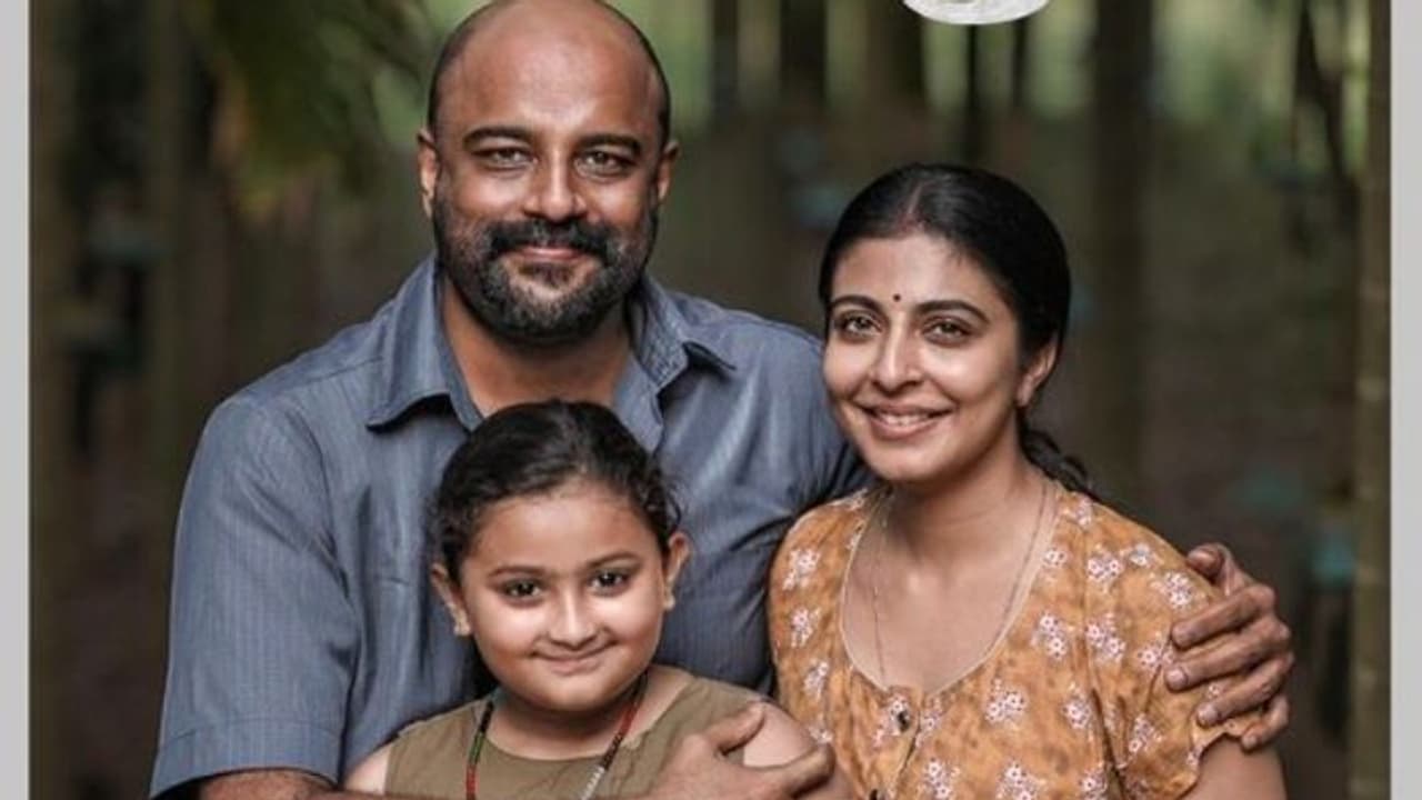 Kanakarajyam : മുരളി ഗോപിയുടെ കുടുംബ ചിത്രം; 'കനകരാജ്യം' സെക്കന്റ് ലുക്ക് Kanakarajyam : മുരളി ഗോപിയുടെ കുടുംബ ചിത്രം; 'കനകരാജ്യം' സെക്കന്റ് ലുക്ക്