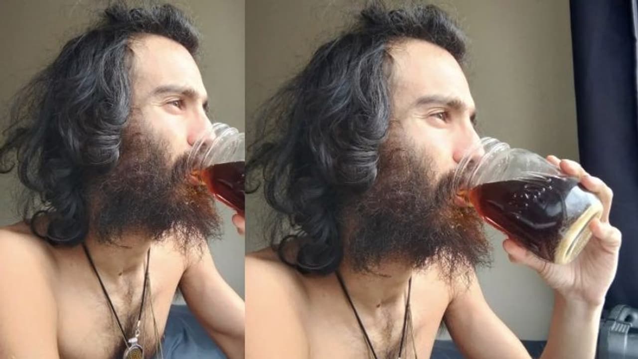 প্রস্রাব থেরাপি বিলেতের যুবকের যৌবন ধরে রাখার চাবিকাঠি, এক গ্লাস মূত্র বাড়িয়ে দেয় রূপের লাবণ্য প্রস্রাব থেরাপি বিলেতের যুবকের যৌবন ধরে রাখার চাবিকাঠি, এক গ্লাস মূত্র বাড়িয়ে দেয় রূপের লাবণ্য