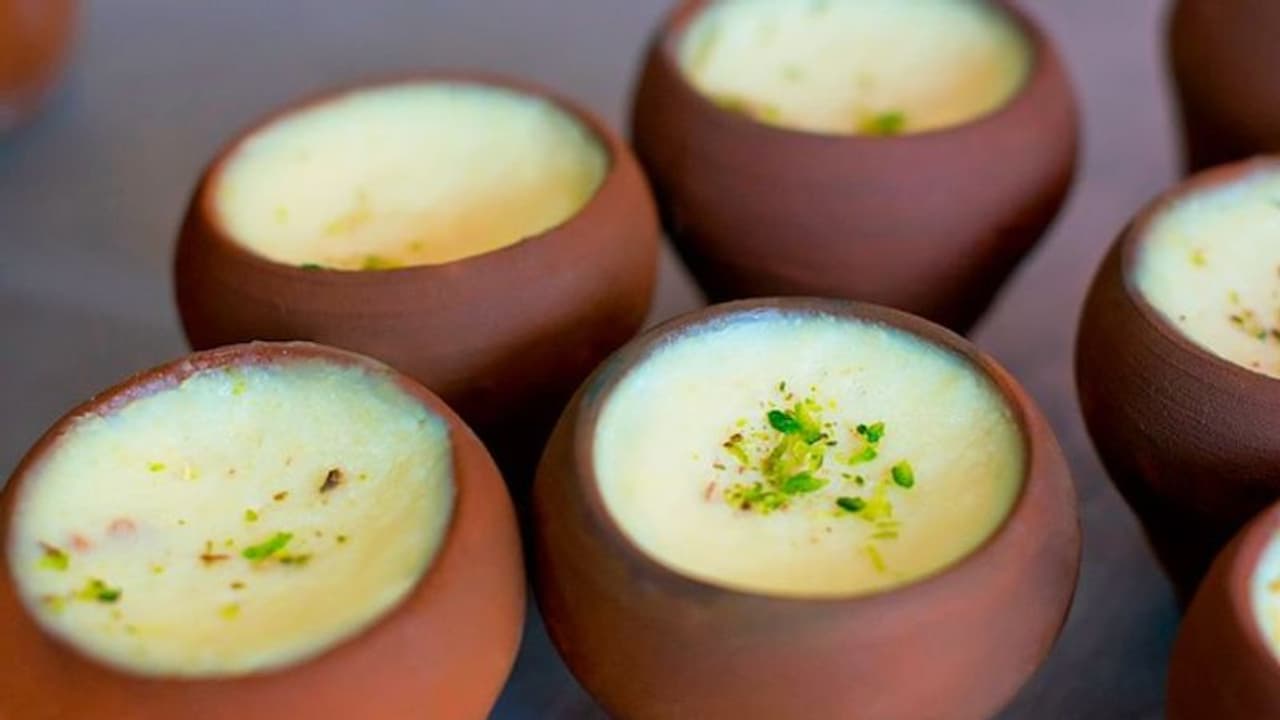 ভাইফোঁটায় বানিয়ে ফেলুন সুগার ফ্রি মিষ্টি, ডায়াবেটিস রোগীদের জন্য রইল মিষ্টির হদিশ ভাইফোঁটায় বানিয়ে ফেলুন সুগার ফ্রি মিষ্টি, ডায়াবেটিস রোগীদের জন্য রইল মিষ্টির হদিশ