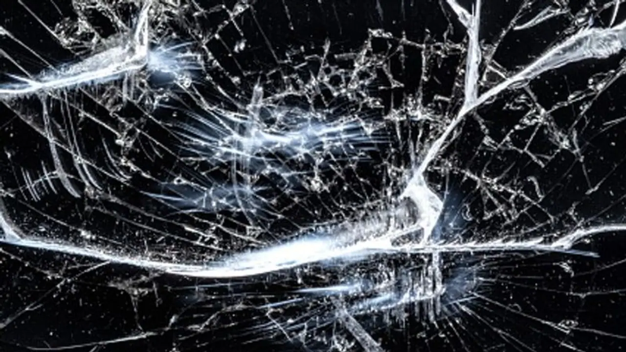 Vastu Tips: ভাঙা আয়না ভুলেও ঘরে রাখবেন না, জ্যোতিষমতে কী কী ক্ষতি হতে পারে জানুন Vastu Tips: ভাঙা আয়না ভুলেও ঘরে রাখবেন না, জ্যোতিষমতে কী কী ক্ষতি হতে পারে জানুন