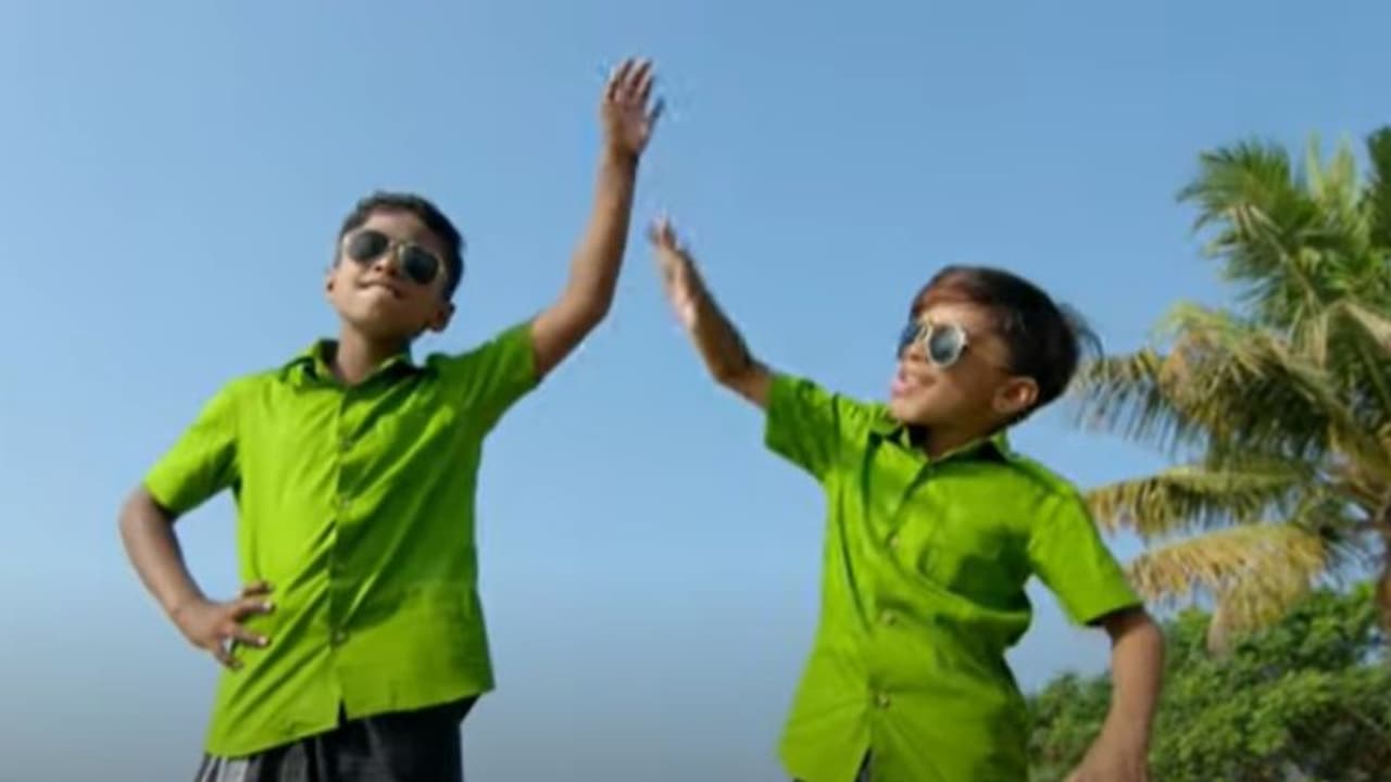 Varayan Song : കായലോണ്ട് വട്ടം വരച്ച് കുട്ടിക്കുറുമ്പന്മാർ ! 'വരയനി'ലെ ഗാനം പുറത്ത് Varayan Song : കായലോണ്ട് വട്ടം വരച്ച് കുട്ടിക്കുറുമ്പന്മാർ ! 'വരയനി'ലെ ഗാനം പുറത്ത്