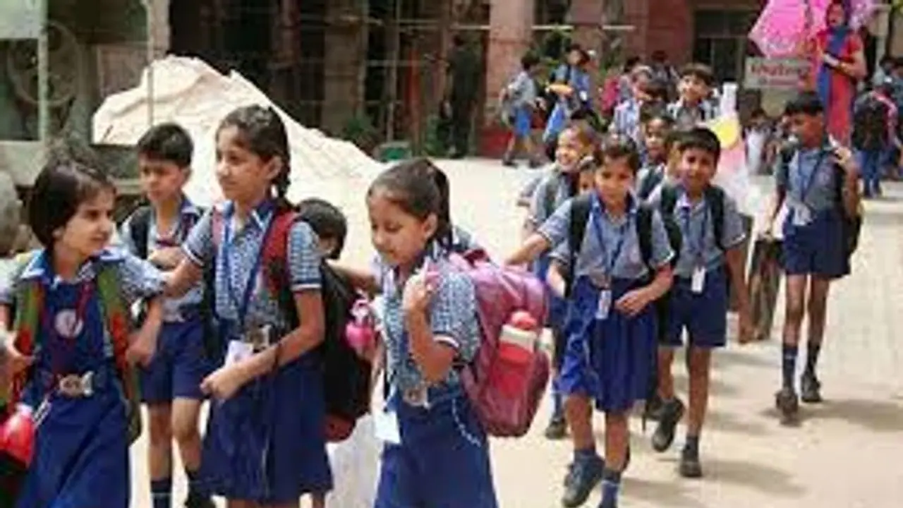 School Uniform ಬೇಸಿಗೆ ಕಾರಣ ಶಾಲಾ ಸಮವಸ್ತ್ರ ಕಡ್ಡಾಯ ಬೇಡ, ರಾಜ್ಯಗಳಿಗೆ ಕೇಂದ್ರ ಸೂಚನೆ! School Uniform ಬೇಸಿಗೆ ಕಾರಣ ಶಾಲಾ ಸಮವಸ್ತ್ರ ಕಡ್ಡಾಯ ಬೇಡ, ರಾಜ್ಯಗಳಿಗೆ ಕೇಂದ್ರ ಸೂಚನೆ!