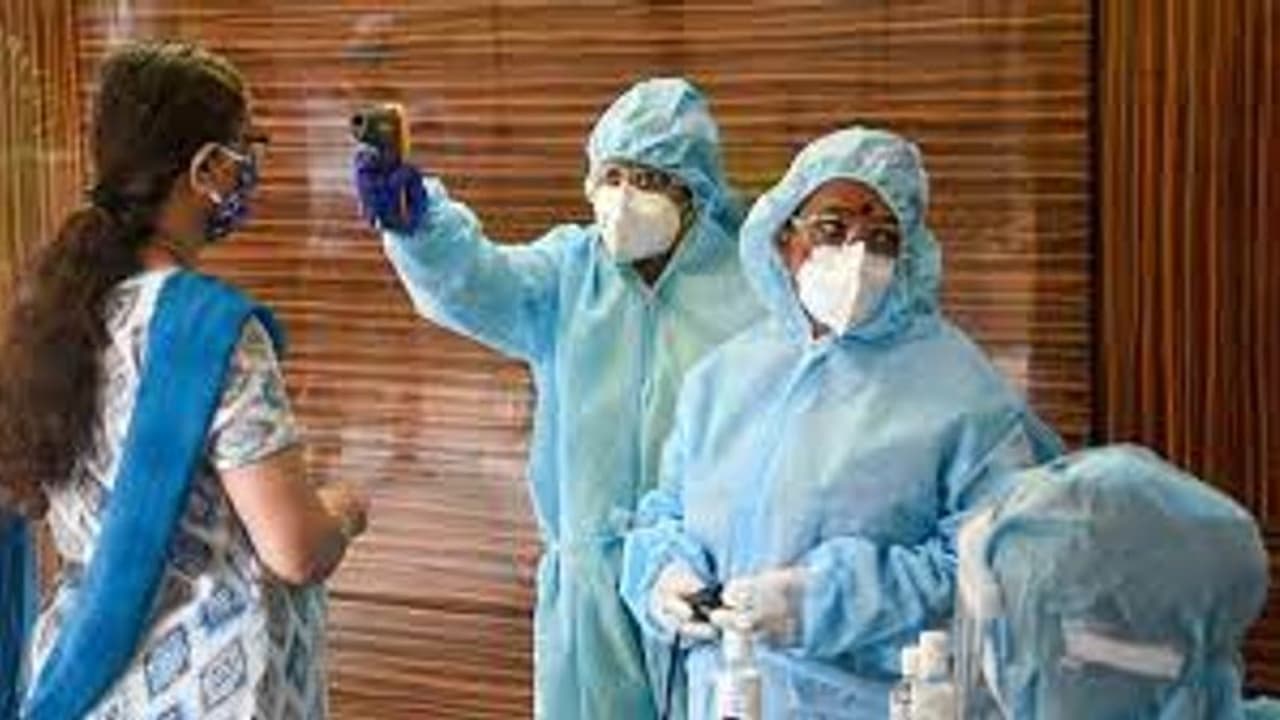 4வது அலை ஆட்டம் ஆரம்பிச்சுடுச்சு.. ஜூன் முதல் ஆக்டோபர் வரை வச்சு செய்ய வாய்ப்பு.. அலறும் மருத்துவர்கள். 