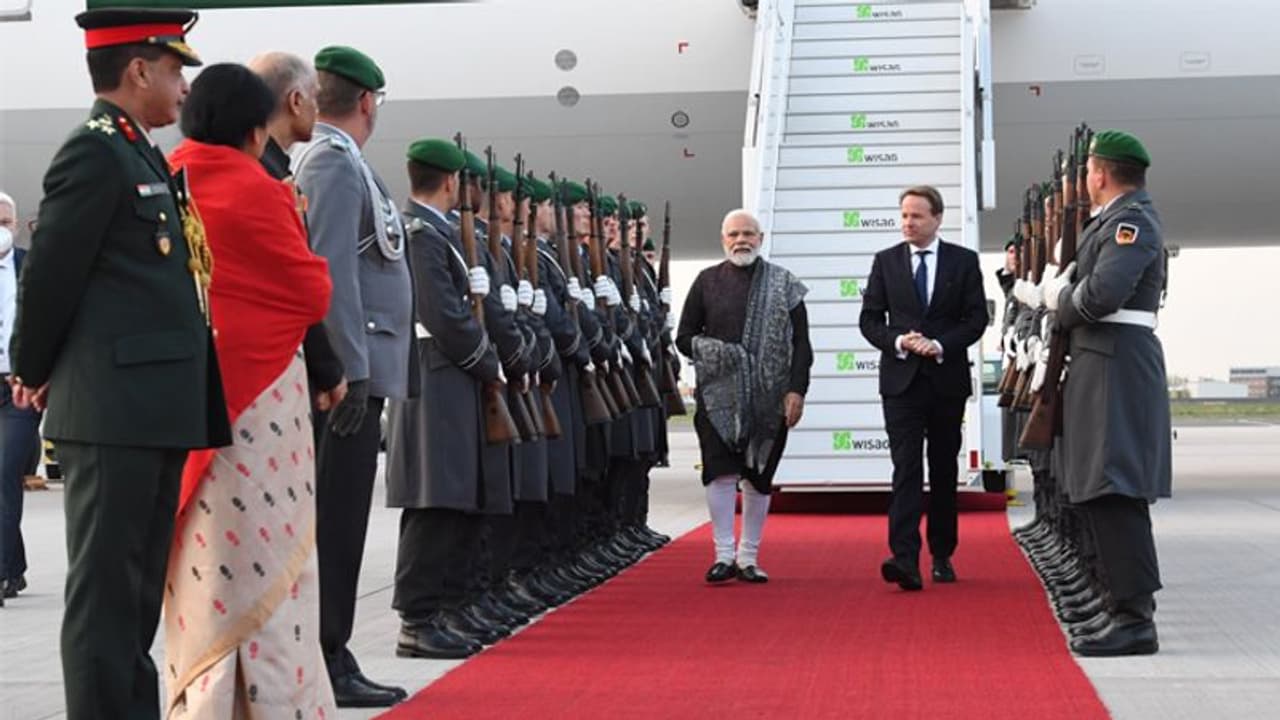  तीन दिवसीय यात्रा के तहत बर्लिन पहुंचे PM मोदी ने किया tweet यह यात्रा भारत व जर्मनी की दोस्ती को बढ़ावा देगी