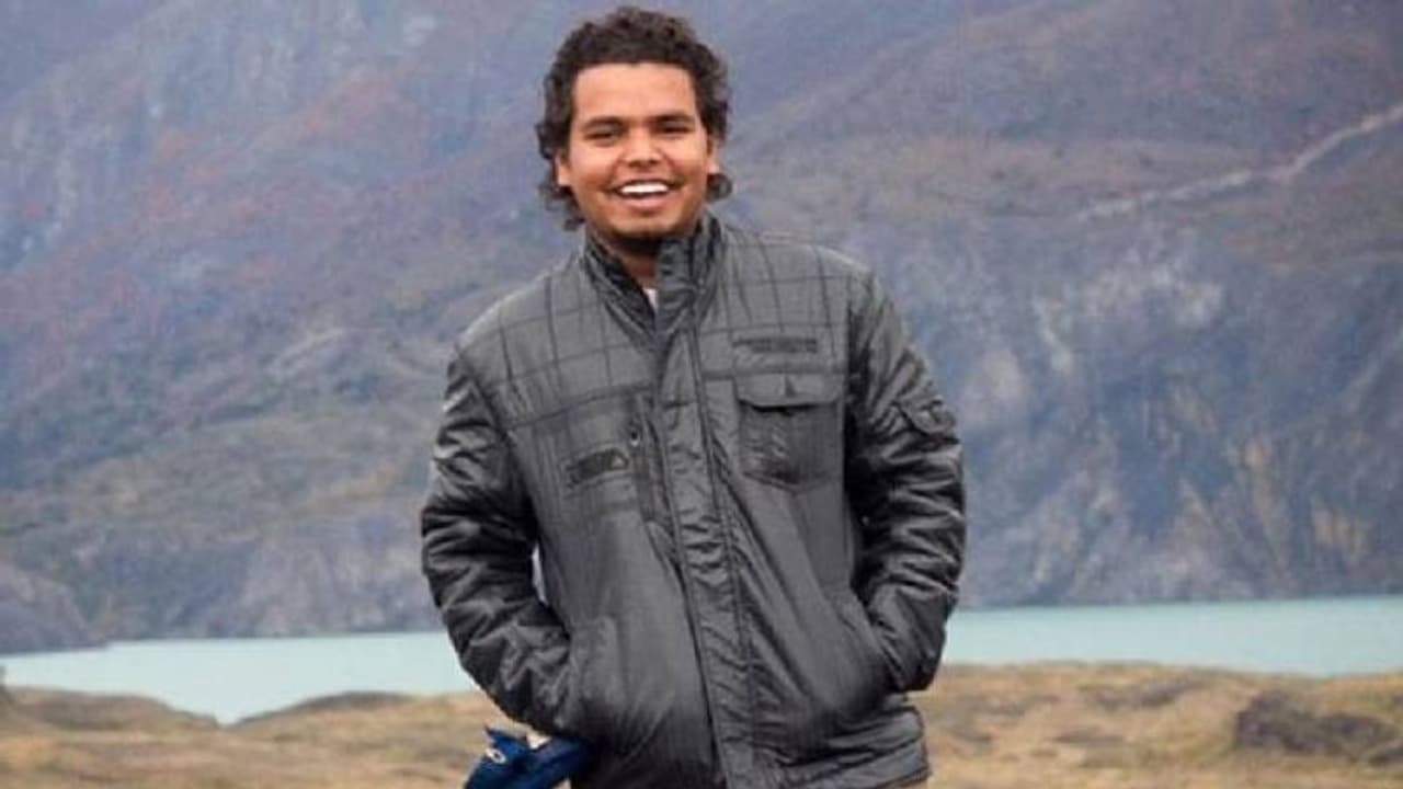 വിദേശത്ത് സ്വപ്നതുല്യമായ ജോലി, നാടിനെ സേവിക്കാൻ തിരികെ വന്ന് ഐഎഎസ് ഓഫീസറായി വിദേശത്ത് സ്വപ്നതുല്യമായ ജോലി, നാടിനെ സേവിക്കാൻ തിരികെ വന്ന് ഐഎഎസ് ഓഫീസറായി