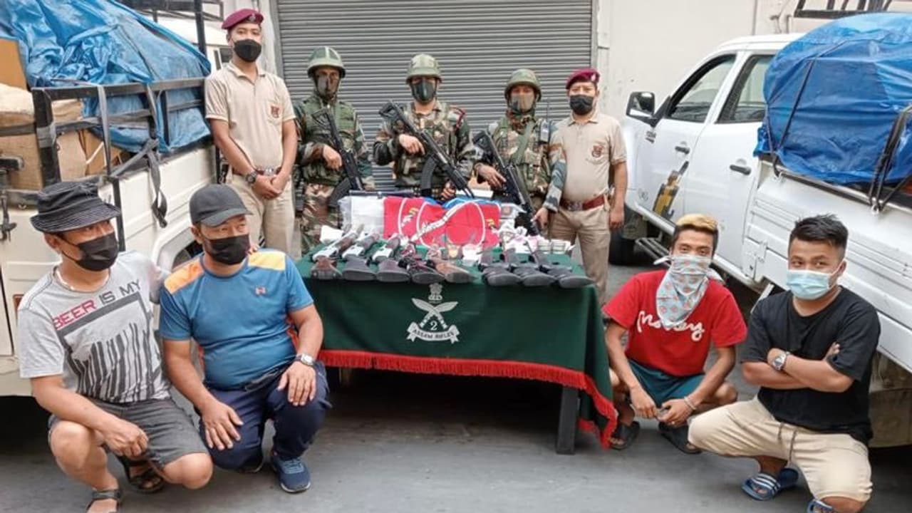 మిజోరంలో భారీ మందుగుండు సామాగ్రి, ఆయుధాలు పట్టివేత.. నలుగురుని అదుపులోకి తీసుకున్న అస్సాం రైఫిల్స్.. మిజోరంలో భారీ మందుగుండు సామాగ్రి, ఆయుధాలు పట్టివేత.. నలుగురుని అదుపులోకి తీసుకున్న అస్సాం రైఫిల్స్..