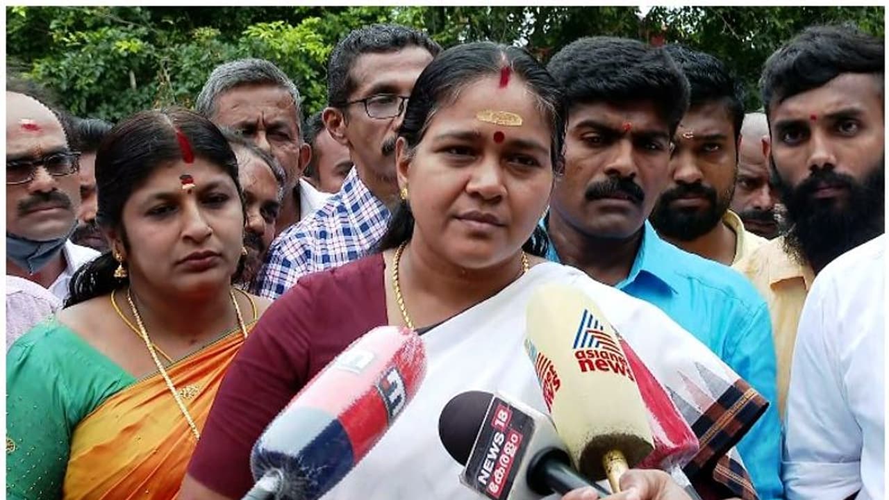 ശോഭാ സുരേന്ദ്രനെ പരിപാടിയിൽ പങ്കെടുപ്പിക്കുന്നതിനെച്ചൊല്ലി തർക്കം; പ്രതികരിച്ച് വനിതാ നേതാവ് ‌