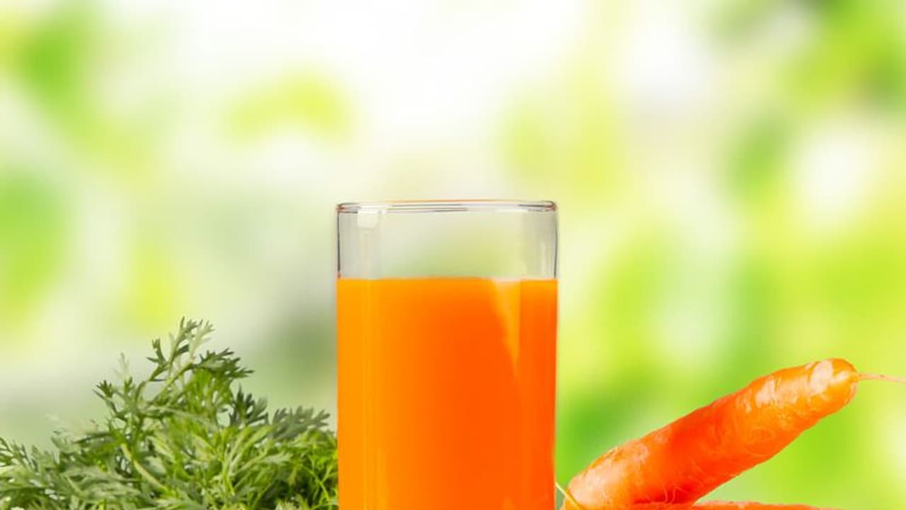 Health Tips : സ്കിൻ തിളക്കമുള്ളതാക്കാൻ സഹായിക്കുന്നൊരു 'കിടിലൻ' ജ്യൂസ്.. Health Tips : സ്കിൻ തിളക്കമുള്ളതാക്കാൻ സഹായിക്കുന്നൊരു 'കിടിലൻ' ജ്യൂസ്..