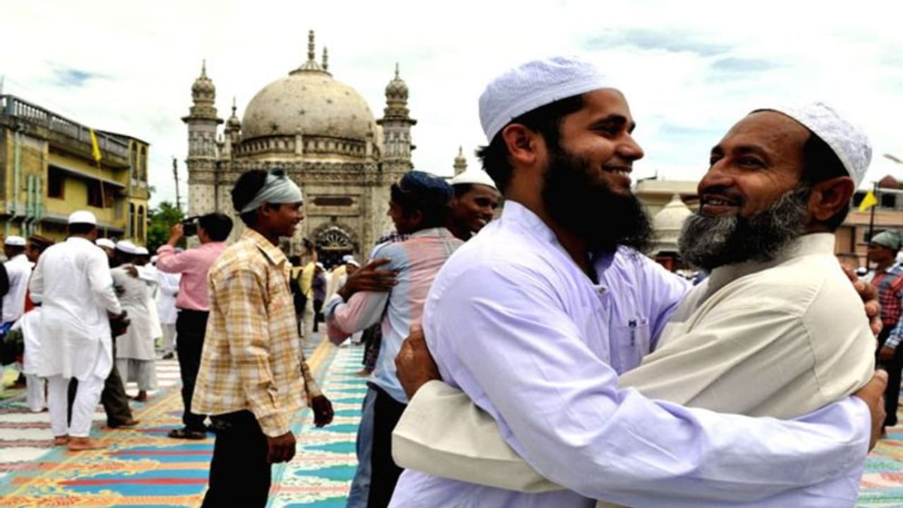 यूपी में 31 हजार से अधिक स्थानों पर अदा होगी ईद की नमाज, अफवाहों से बचने के लिए पुलिस ने बनाया खास प्लान यूपी में 31 हजार से अधिक स्थानों पर अदा होगी ईद की नमाज, अफवाहों से बचने के लिए पुलिस ने बनाया खास प्लान