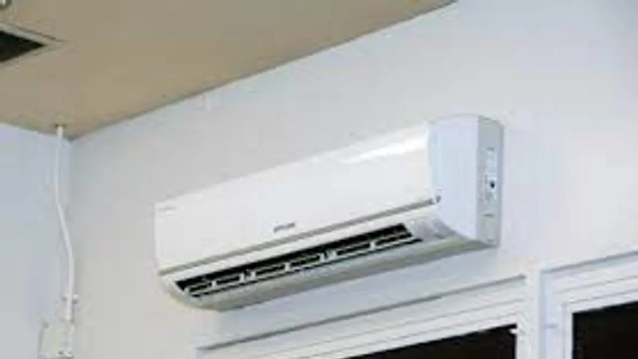 ക്ലാസ് മുറിയിലെ എസിക്ക് ഫീസ് ഈടാക്കിയതിനെതിരെ ഹർജി, തള്ളി ദില്ലി ഹൈക്കോടതി ക്ലാസ് മുറിയിലെ എസിക്ക് ഫീസ് ഈടാക്കിയതിനെതിരെ ഹർജി, തള്ളി ദില്ലി ഹൈക്കോടതി