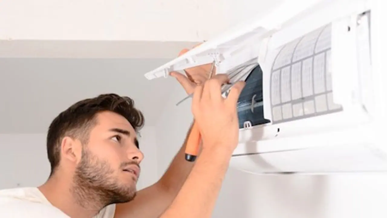 ஏசி சர்வீஸுக்கு அதிக பணம் செலவாகிறதா? வீட்டிலேயே பாதுகாப்பாக எப்படி சர்வீஸ் செய்யலாம்? ஏசி சர்வீஸுக்கு அதிக பணம் செலவாகிறதா? வீட்டிலேயே பாதுகாப்பாக எப்படி சர்வீஸ் செய்யலாம்?