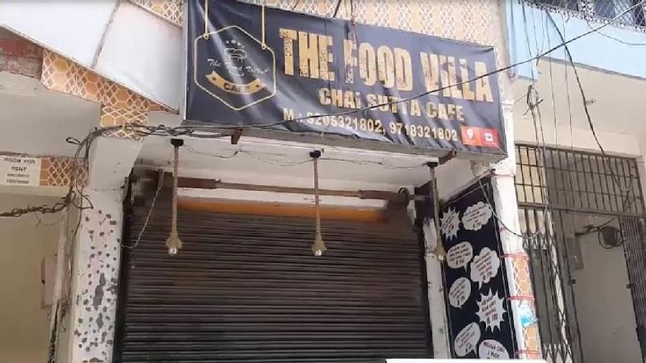 नोएडा के कैफे में खाना खाने आए ग्राहकों पर हमला, मामूली कहासुनी पर कर्मचारियों ने चाकू से किया वार नोएडा के कैफे में खाना खाने आए ग्राहकों पर हमला, मामूली कहासुनी पर कर्मचारियों ने चाकू से किया वार