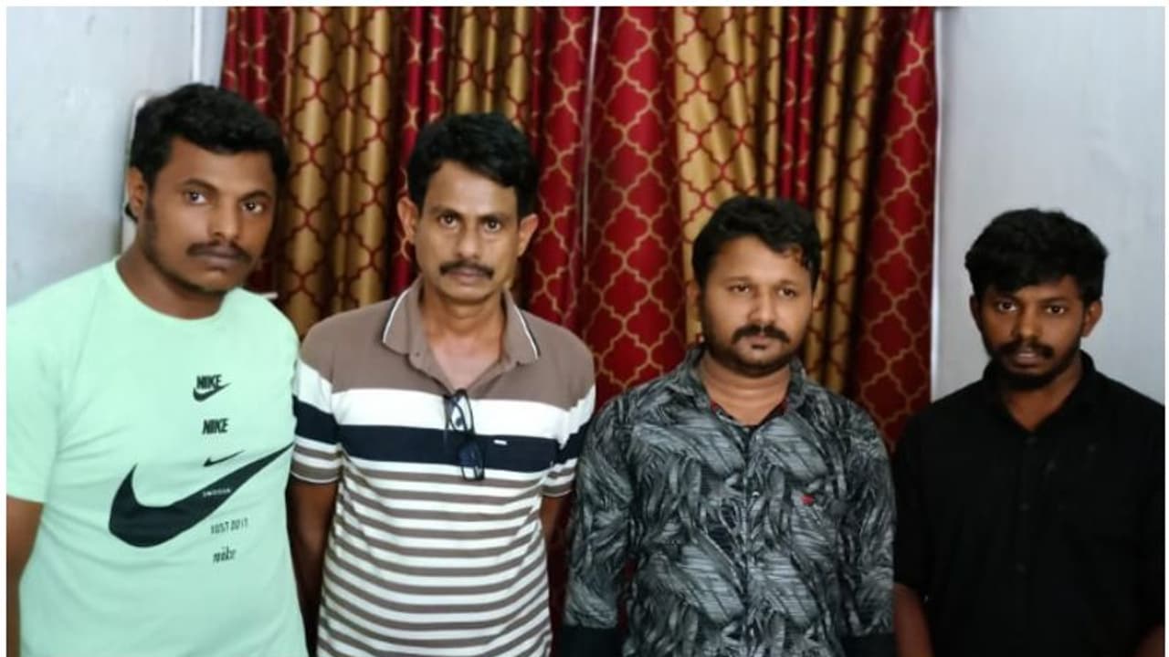 സ്വർണകടത്തുമായി ബന്ധമുള്ളവരെ തട്ടിക്കൊണ്ടു പോയി; 'ദൃശ്യം' സിനിമ തന്ത്രം കാട്ടി ക്വട്ടേഷൻ സംഘം, ഒടുവിൽ വലയിലായി സ്വർണകടത്തുമായി ബന്ധമുള്ളവരെ തട്ടിക്കൊണ്ടു പോയി; 'ദൃശ്യം' സിനിമ തന്ത്രം കാട്ടി ക്വട്ടേഷൻ സംഘം, ഒടുവിൽ വലയിലായി