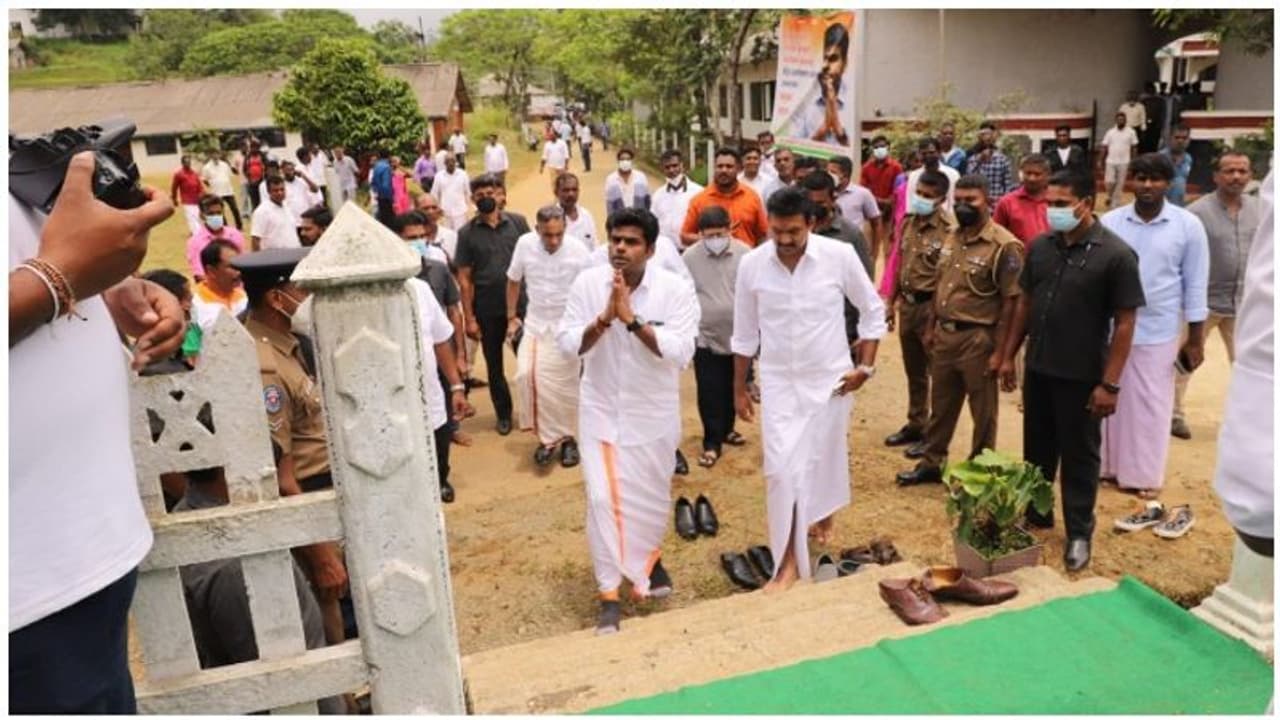 ஹனுமன் சஞ்சீவி மலையை சுமந்தார்.. இலங்கை நெருக்கடியைச் சுமக்க பிரதமர் மோடி தயார்.. அமர்க்களப்படுத்தும் அண்ணாமலை ஹனுமன் சஞ்சீவி மலையை சுமந்தார்.. இலங்கை நெருக்கடியைச் சுமக்க பிரதமர் மோடி தயார்.. அமர்க்களப்படுத்தும் அண்ணாமலை