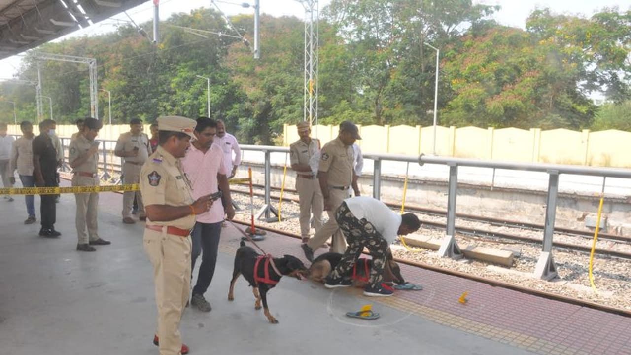 ഗര്‍ഭിണിയെ കൂട്ടബലംത്സംഗം ചെയ്തവരെ ഹൈദരാബാദ് മാതൃകയില്‍ വെടിവച്ചു കൊല്ലണമെന്ന് പ്രതിപക്ഷം