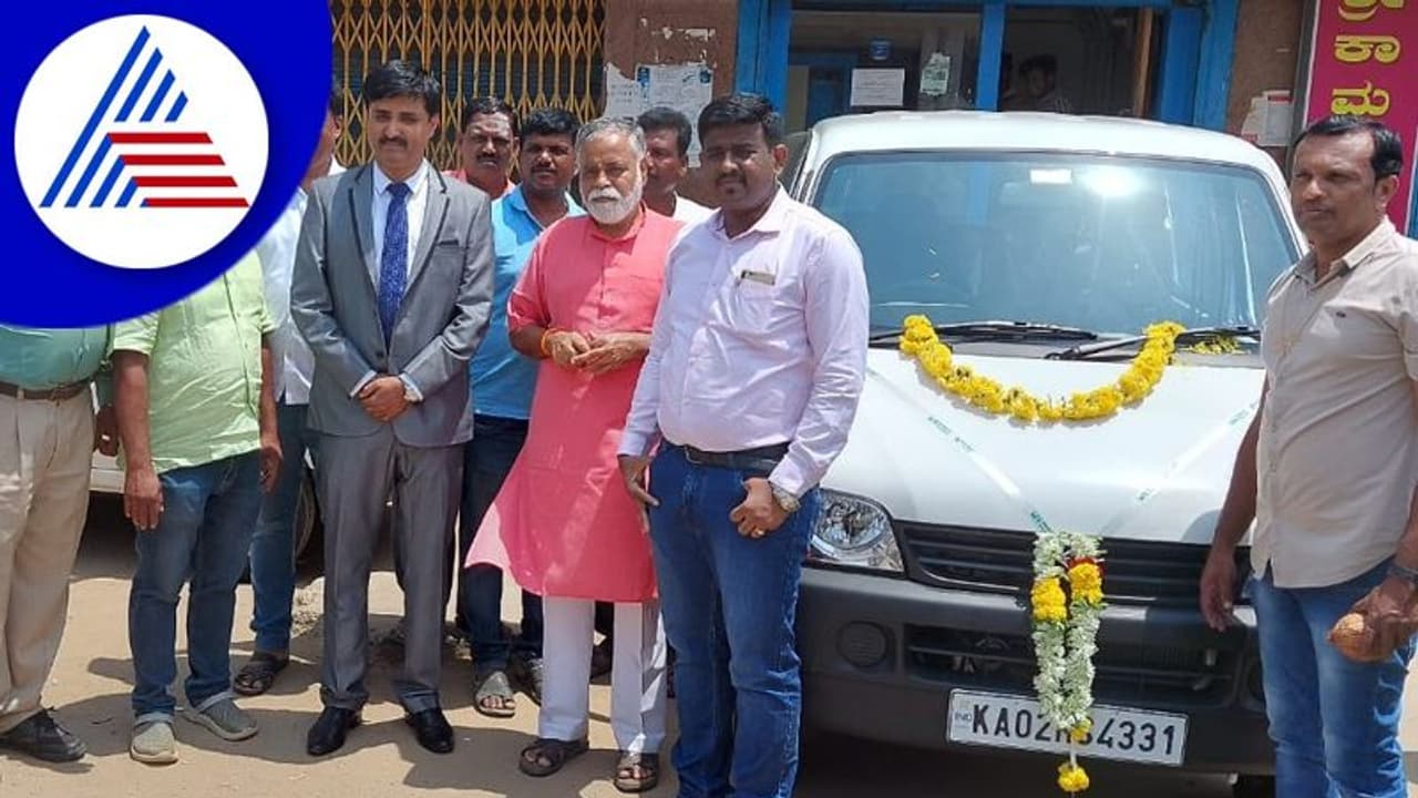 Tumakuru: ತಿಪಟೂರಿನ ಎರಡು ‘ಸರ್ಕಾರಿ ಮಾದರಿ ಶಾಲೆ’ಗೆ 2 ಮಾರುತಿ ಇಕೋ ವಾಹನಗಳ ಹಸ್ತಾಂತರ