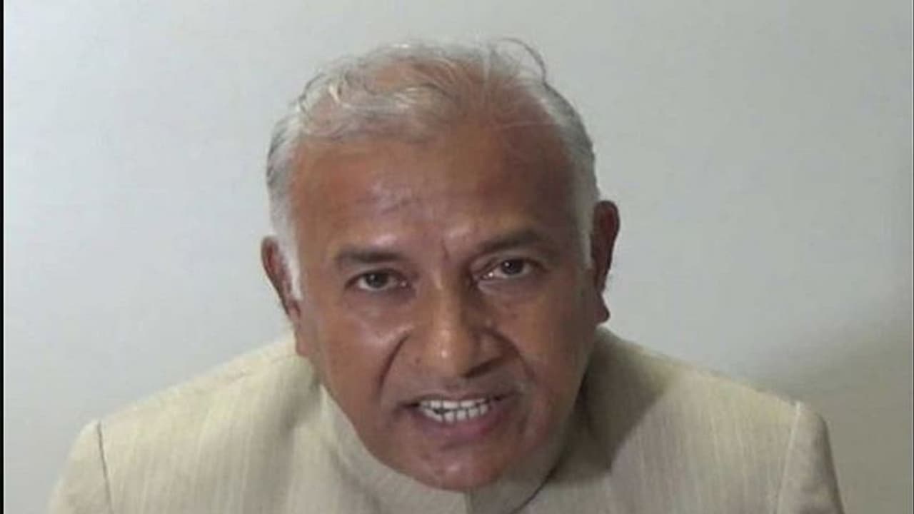 बिना अनुमति के पाकिस्तान पहुंच गए एएमयू प्रोफेसर, वाइस चांसलर ने ले लिया एक्शन बिना अनुमति के पाकिस्तान पहुंच गए एएमयू प्रोफेसर, वाइस चांसलर ने ले लिया एक्शन