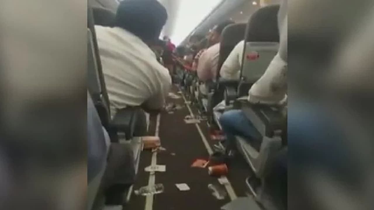 ಸ್ಪೈಸ್‌ಜೆಟ್‌ ವಿಮಾನದಲ್ಲಿ ತೀವ್ರ ಟಬ್ರ್ಯುಲೆನ್ಸ್‌: 15 ಮಂದಿಗೆ ಗಾಯ!