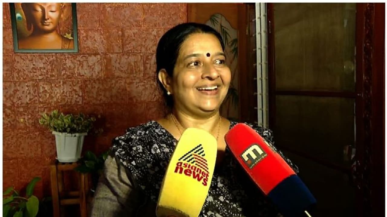 Thrikkakara : തൃക്കാക്കരയിൽ വിജയം ഉറപ്പ്; വ്യാജ വീഡിയോ പ്രചാരണത്തിൽ ജോ ജോസഫിന്റെ ഭാര്യയോടൊപ്പമെന്നും ഉമ തോമസ് Thrikkakara : തൃക്കാക്കരയിൽ വിജയം ഉറപ്പ്; വ്യാജ വീഡിയോ പ്രചാരണത്തിൽ ജോ ജോസഫിന്റെ ഭാര്യയോടൊപ്പമെന്നും ഉമ തോമസ്