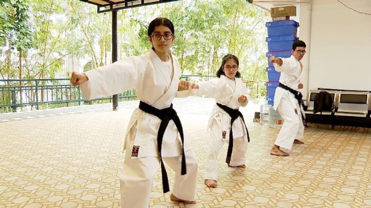 കരാട്ടെയിൽ ഒരുമിച്ച് ബ്ലാക്ക് ബെൽറ്റ് നേടി സഹോദരങ്ങൾ, 'പരീക്ഷാത്തിരക്കിനിടയിലും ആതമവിശ്വാസം' കരാട്ടെയിൽ ഒരുമിച്ച് ബ്ലാക്ക് ബെൽറ്റ് നേടി സഹോദരങ്ങൾ, 'പരീക്ഷാത്തിരക്കിനിടയിലും ആതമവിശ്വാസം'