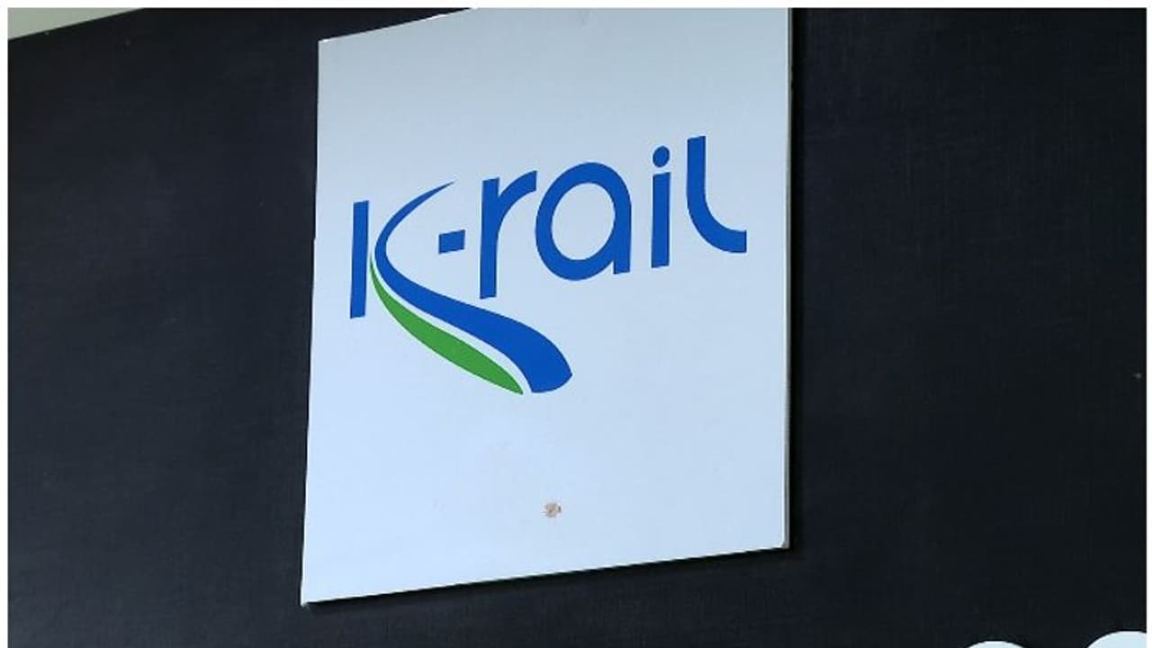 K Rail : 'ബദല് സംവാദങ്ങള്ക്കില്ല, ചര്ച്ചകള് തുടരും'; ജനകീയ സമിതി സംവാദത്തില് കെ റെയില് പങ്കെടുക്കില്ല K Rail : 'ബദല് സംവാദങ്ങള്ക്കില്ല, ചര്ച്ചകള് തുടരും'; ജനകീയ സമിതി സംവാദത്തില് കെ റെയില് പങ്കെടുക്കില്ല