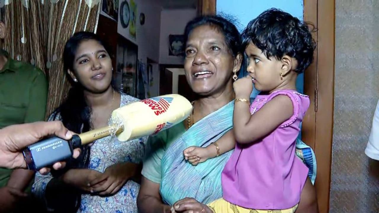 ജിജോ ജോസഫിന്‍റെ ക്യാപ്റ്റന്‍സിയില്‍ സന്തോഷ കിരീടം; ആഘോഷത്തിമിര്‍പ്പില്‍ തൃശൂരിലെ തിരൂർ ഗ്രാമവും കുടുംബവും