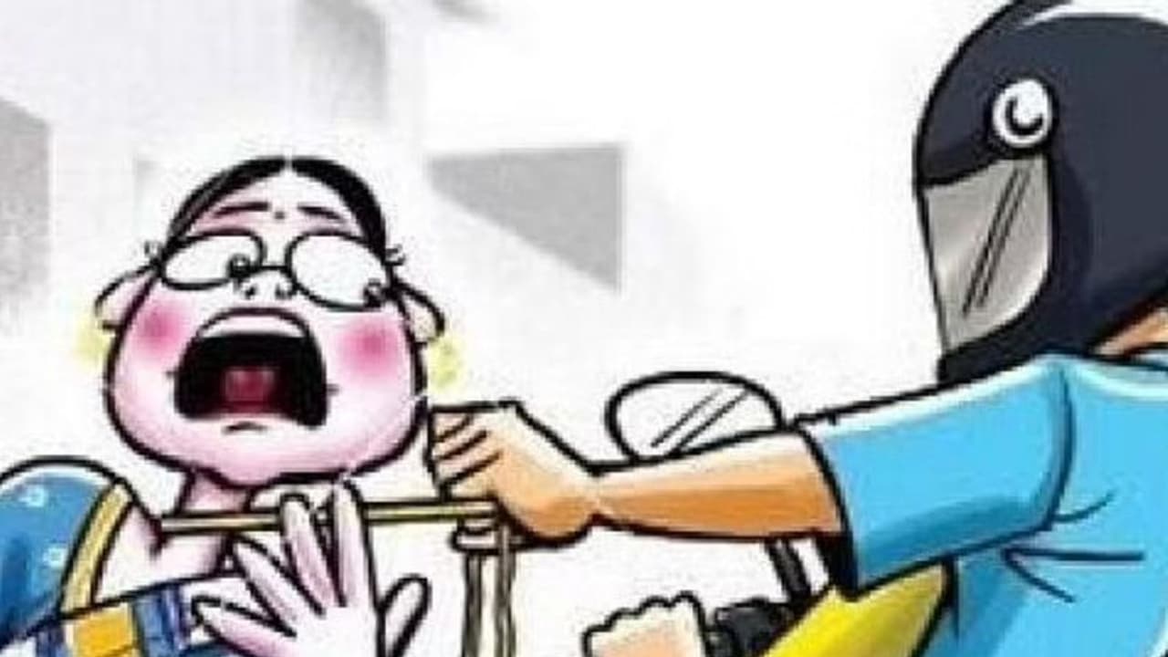 മരുന്ന് വാങ്ങാനെന്ന വ്യാജേനയെത്തി, മെഡിക്കൽ സ്റ്റോര്‍ ജീവനക്കാരിയുടെ മാല കവ‍ര്‍ന്നു, പ്രതിക്കായി തിരച്ചിൽ 