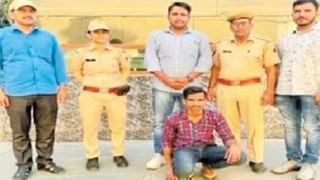 1 करोड़ का सोना चुराने वाला शातिर गिरफ्तार, महाराष्ट्र का रहने वाला और राजस्थान में चोरी, दिल्ली बनाया ठिकाना 1 करोड़ का सोना चुराने वाला शातिर गिरफ्तार, महाराष्ट्र का रहने वाला और राजस्थान में चोरी, दिल्ली बनाया ठिकाना