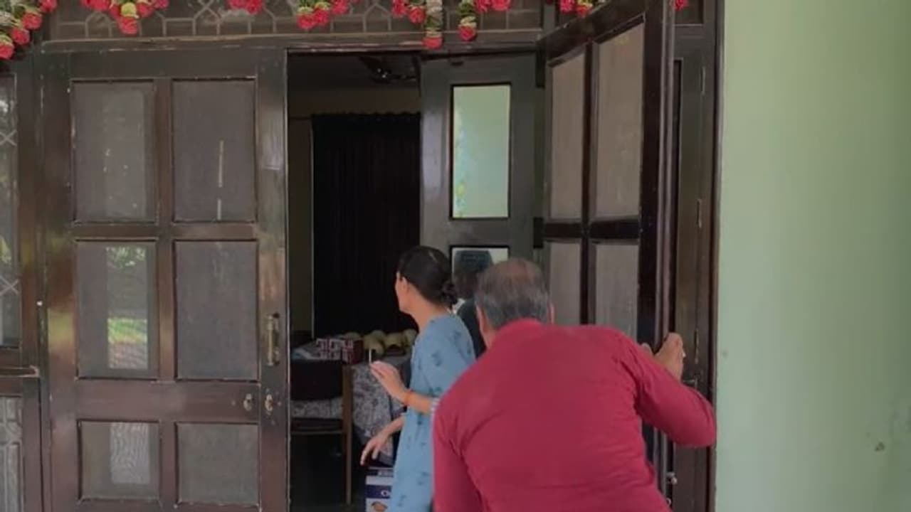 जयपुर में बड़ी वारदात: डकैतों ने परिवार को हथौड़े डंडों से पीटा, फिर फिल्मी स्टाइल में लाखों रुपए और गहने ले गए जयपुर में बड़ी वारदात: डकैतों ने परिवार को हथौड़े डंडों से पीटा, फिर फिल्मी स्टाइल में लाखों रुपए और गहने ले गए