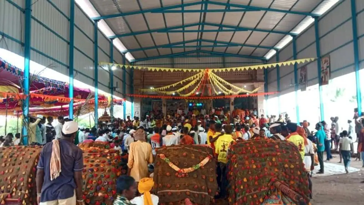 Gadag ಎರಡು ವರ್ಷದ ಬಳಿಕ ಅದ್ಧೂರಿಯಾಗಿ ನಡೆದ ಬೀರಲಿಂಗನ ಜಾತ್ರೆ Gadag ಎರಡು ವರ್ಷದ ಬಳಿಕ ಅದ್ಧೂರಿಯಾಗಿ ನಡೆದ ಬೀರಲಿಂಗನ ಜಾತ್ರೆ