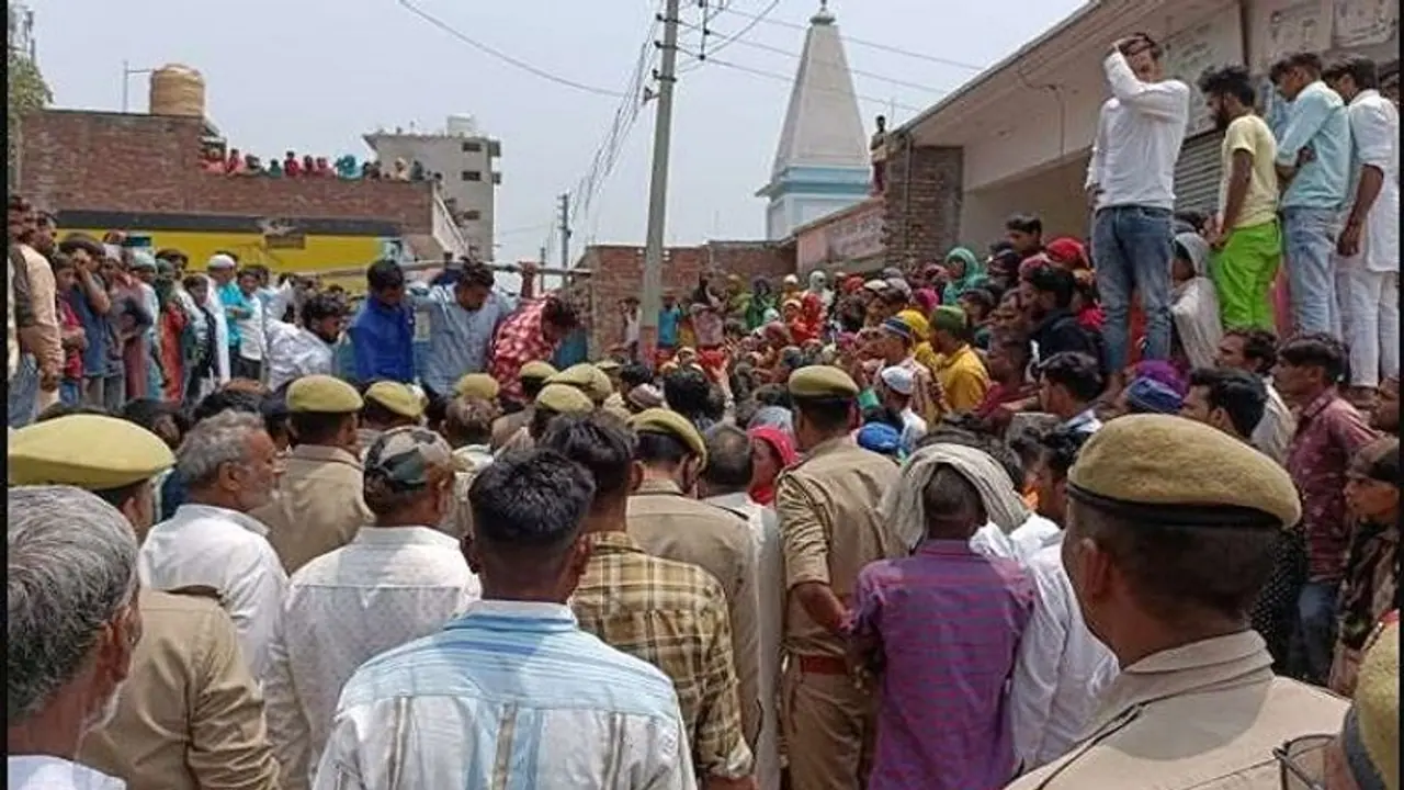 मुजफ्फरनगर में चाकुओं से गोदकर युवक की हत्या, स्वजनों की मांग आरोपितों के घर पर चले बुलडोजर मुजफ्फरनगर में चाकुओं से गोदकर युवक की हत्या, स्वजनों की मांग आरोपितों के घर पर चले बुलडोजर