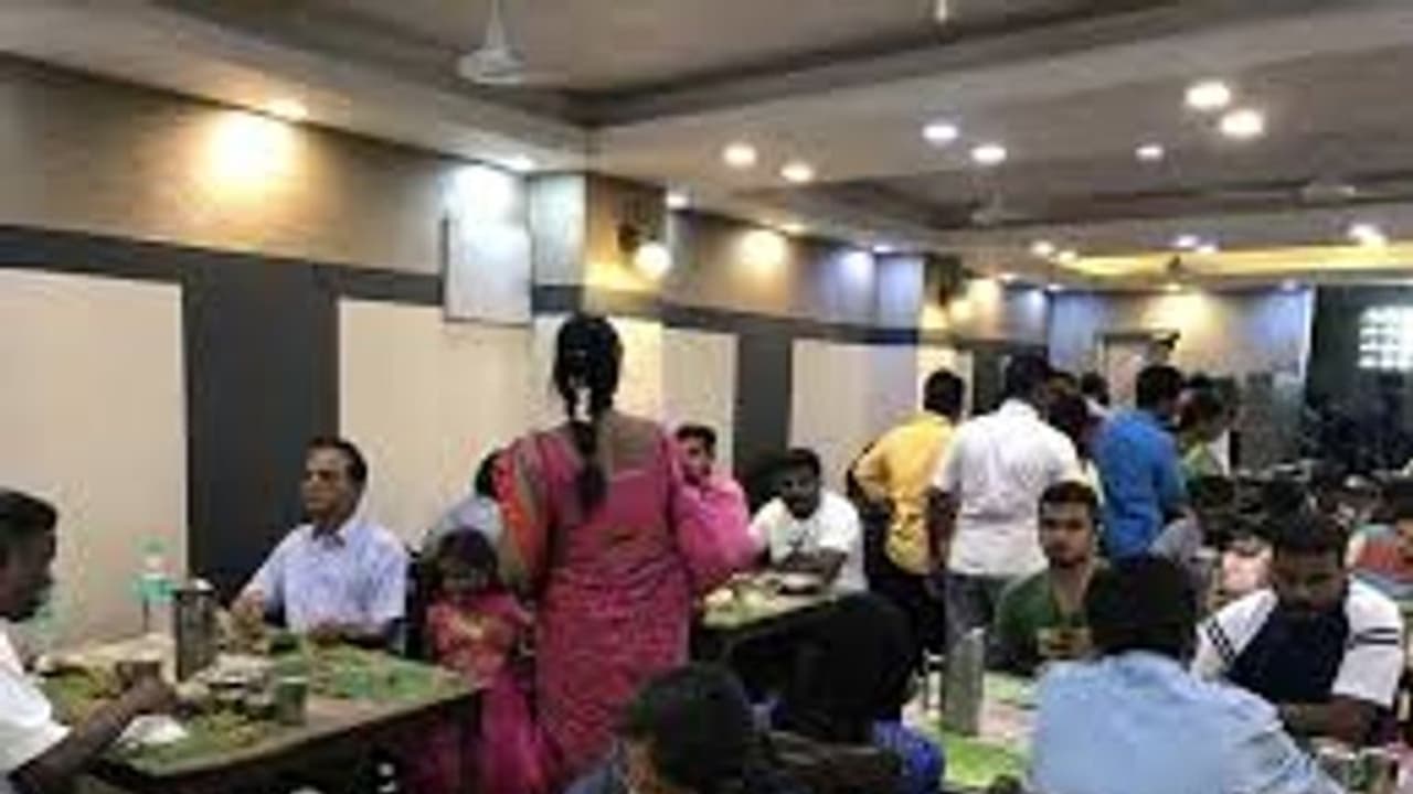 ഭക്ഷ്യസുരക്ഷാ വകുപ്പിൻ്റെ പരിശോധന തുടരുന്നു; അഞ്ച് ദിവസം കൊണ്ട് പൂട്ടിയത് 110 കടകൾ ഭക്ഷ്യസുരക്ഷാ വകുപ്പിൻ്റെ പരിശോധന തുടരുന്നു; അഞ്ച് ദിവസം കൊണ്ട് പൂട്ടിയത് 110 കടകൾ