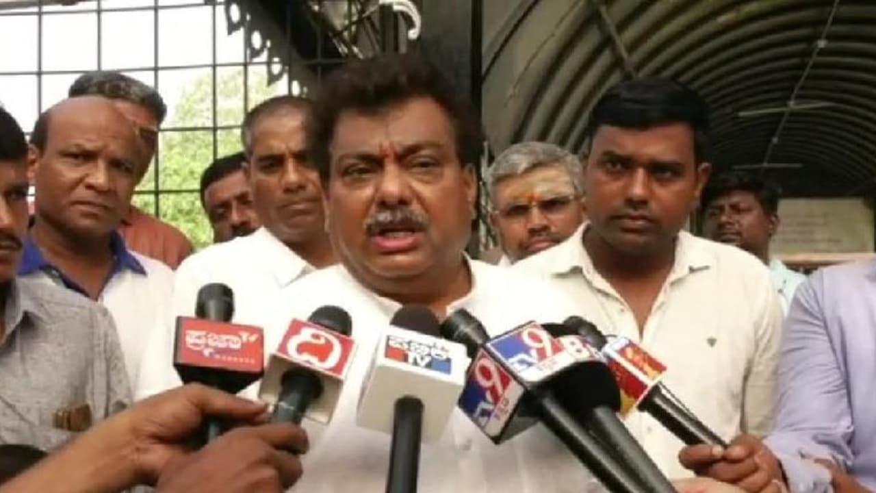 ಬಿಜೆಪಿ ವಿರುದ್ಧ ಜನರು ಸಿಡಿದೇಳುವ ದಿನ ದೂರ ಇಲ್ಲ: ಎಂ.ಬಿ.ಪಾಟೀಲ್ ಬಿಜೆಪಿ ವಿರುದ್ಧ ಜನರು ಸಿಡಿದೇಳುವ ದಿನ ದೂರ ಇಲ್ಲ: ಎಂ.ಬಿ.ಪಾಟೀಲ್