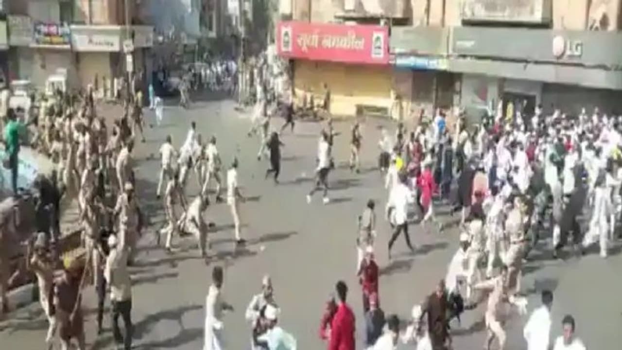 जोधपुर हिंसा: 10 प्वाइंट में समझिए बिग अपडेट, जानिए CM अशोक गहलोत के जिले में यह सब क्यों हुआ, इसके मायने? जोधपुर हिंसा: 10 प्वाइंट में समझिए बिग अपडेट, जानिए CM अशोक गहलोत के जिले में यह सब क्यों हुआ, इसके मायने?