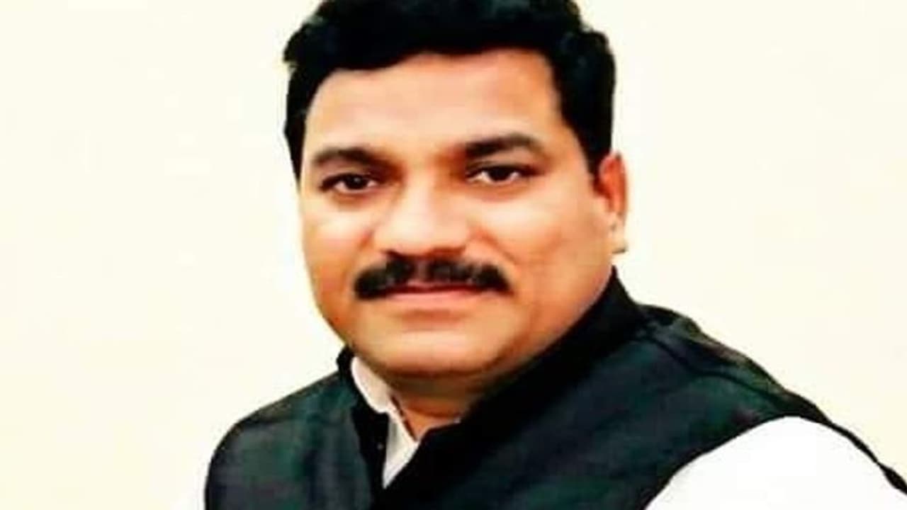 राजस्थान सरकार के गले पड़ा एक और विवाद: अशोक गहलोत के विधायक ने किया ऐसा कांड, महिला आयोग ने दिए FIR के आदेश राजस्थान सरकार के गले पड़ा एक और विवाद: अशोक गहलोत के विधायक ने किया ऐसा कांड, महिला आयोग ने दिए FIR के आदेश