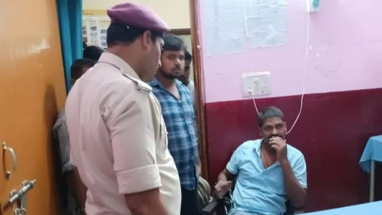 ട്രെയിൻ നിർത്തിയിട്ട് അസി. ലോക്കോപൈലറ്റ് രണ്ടെണ്ണം വീശാൻ മുങ്ങി; പ്രകോപിതരായി യാത്രക്കാർ ട്രെയിൻ നിർത്തിയിട്ട് അസി. ലോക്കോപൈലറ്റ് രണ്ടെണ്ണം വീശാൻ മുങ്ങി; പ്രകോപിതരായി യാത്രക്കാർ