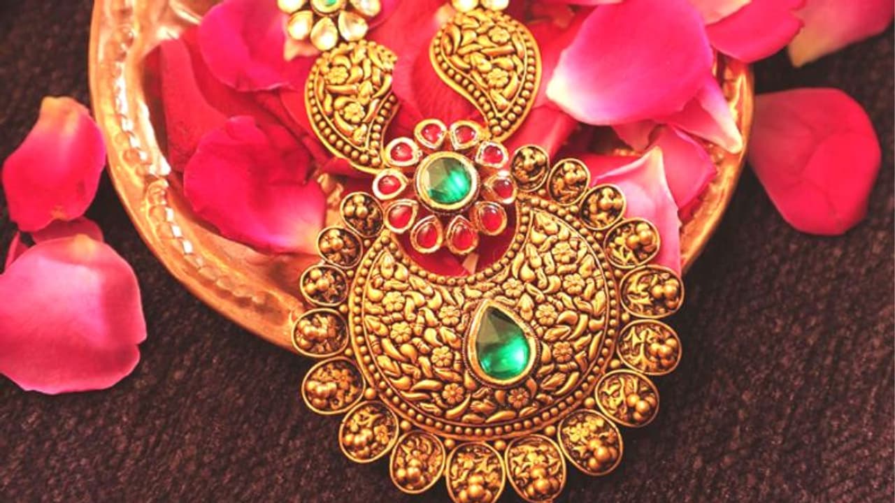 Gold Loan: గోల్డ్ లోన్ కోసం వెతుకుతున్నారా...అయితే ఈ బ్యాంకుల్లో వడ్డీ చాలా తక్కువ...మీరు ఓలుక్కేయండి...