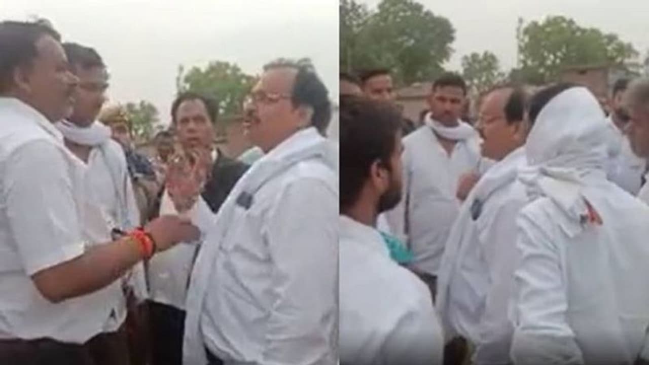 मुख्तार अंसारी के अधिवक्ता की दबंगई का वीडियो वायरल, राजस्व कर्मियों को धमकाया व जजों के लिए कहे अपशब्द मुख्तार अंसारी के अधिवक्ता की दबंगई का वीडियो वायरल, राजस्व कर्मियों को धमकाया व जजों के लिए कहे अपशब्द