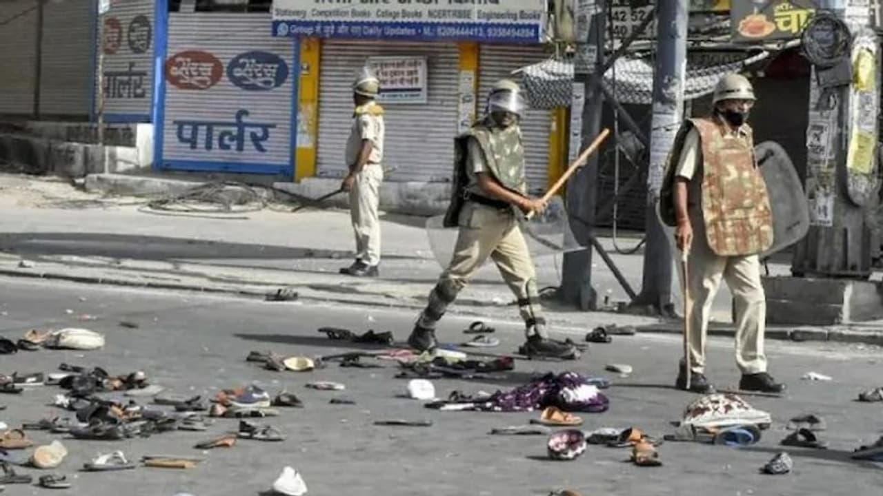 जोधपुर हिंसा में अब तक की पूरी डिटेल, बवाल से लेकर सरकार के एक्शन तक, 7 प्वाइंट में जानिए सब कुछ जोधपुर हिंसा में अब तक की पूरी डिटेल, बवाल से लेकर सरकार के एक्शन तक, 7 प्वाइंट में जानिए सब कुछ