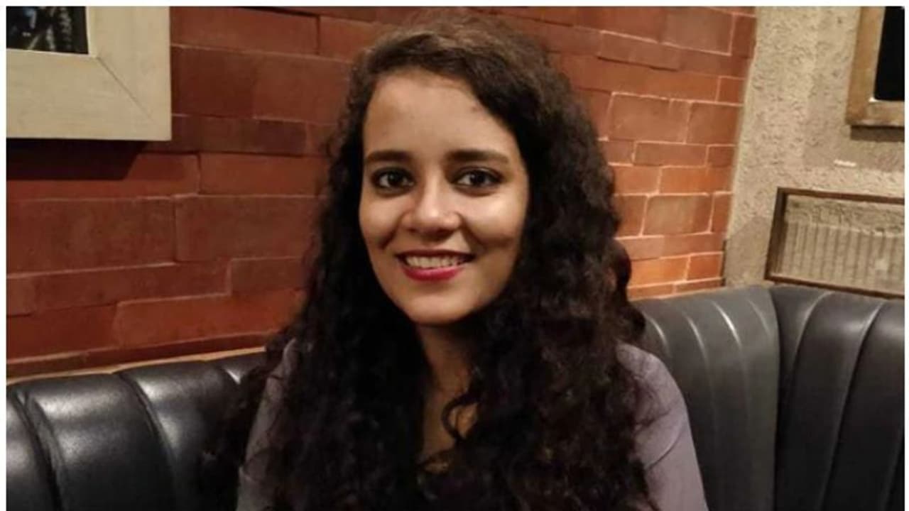 ഐഎഎസ് നേടാൻ കുറുക്കുവഴികളുണ്ടോ? 9ാം റാങ്കോടെ സിവിൽ സർവ്വീസ് നേടിയ ഗുഞ്ജൻ ദ്വിവേദി പറയുന്നു ഐഎഎസ് നേടാൻ കുറുക്കുവഴികളുണ്ടോ? 9ാം റാങ്കോടെ സിവിൽ സർവ്വീസ് നേടിയ ഗുഞ്ജൻ ദ്വിവേദി പറയുന്നു