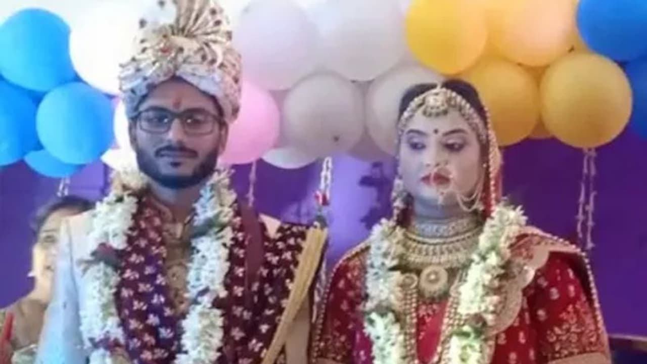 ಅಮ್ಮನಿಗೆ ಚಿಕಿತ್ಸೆ ಕೊಡಿಸಲು ಬಂದ ಯುವತಿಯ ಪ್ರೀತಿಯಲ್ಲಿ ಬಿದ್ದ ಡಾಕ್ಟರ್, ಏಳೇ ದಿನದಲ್ಲಿ ಮದುವೆ!