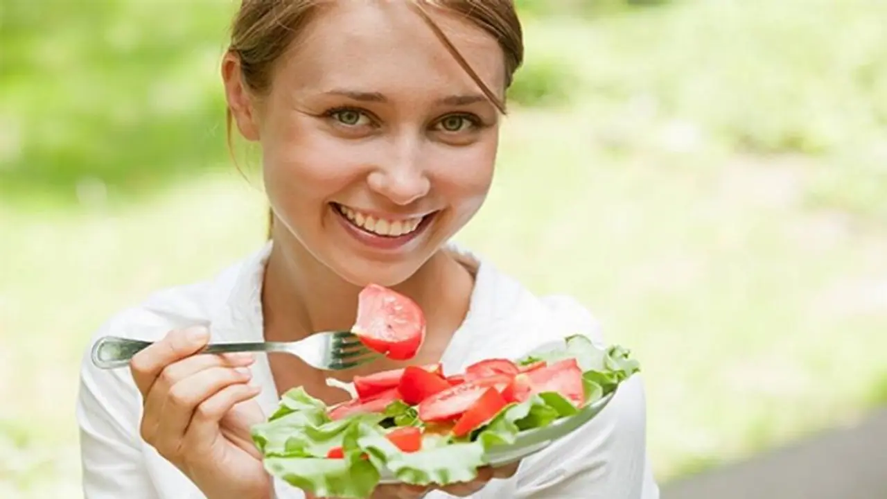 கோடை வெயிலில் உடலை பாதுகாக்க எதை உண்ண வேண்டும்? எதை தவிர்க்க வேண்டும்?