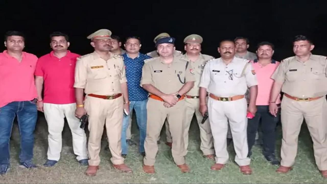 अधजले शव के पास सबूत मिटाने पहुंचे बदमाश,पुलिस मुठभेड़ के दौरान हुए गिरफ्तार अधजले शव के पास सबूत मिटाने पहुंचे बदमाश,पुलिस मुठभेड़ के दौरान हुए गिरफ्तार